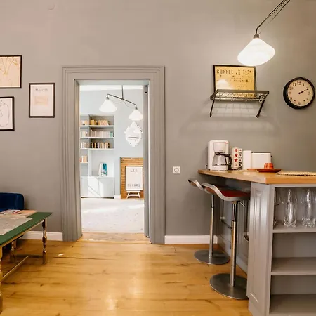 Ela's Chic - Ultracentral, Old Town Braşov