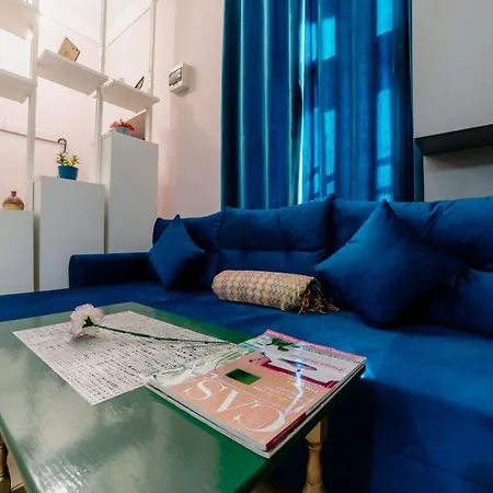 Ela's Chic - Ultracentral, Old Town *