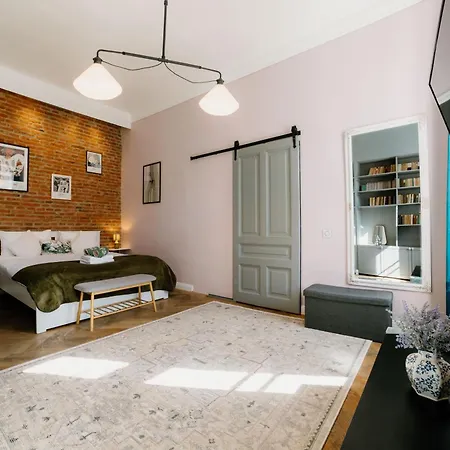 Ela's Chic - Ultracentral, Old Town Braşov