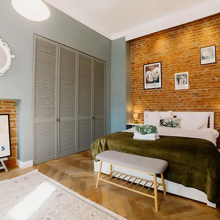 Daire Ela's Chic - Ultracentral, Old Town Braşov