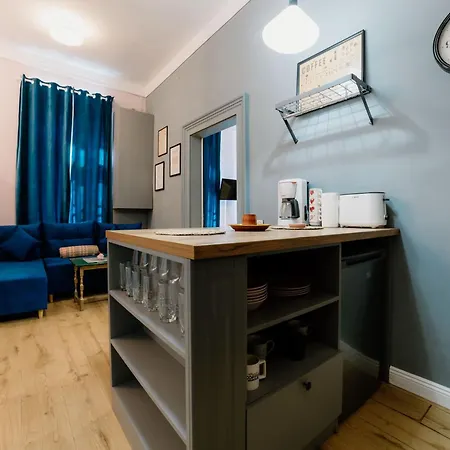 Ela's Chic - Ultracentral, Old Town