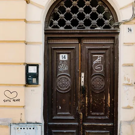 Ela's Chic - Ultracentral, Old Town * Брашов