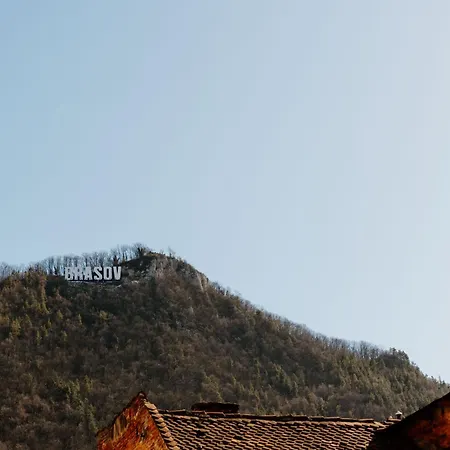 Ela's Chic - Ultracentral, Old Town *