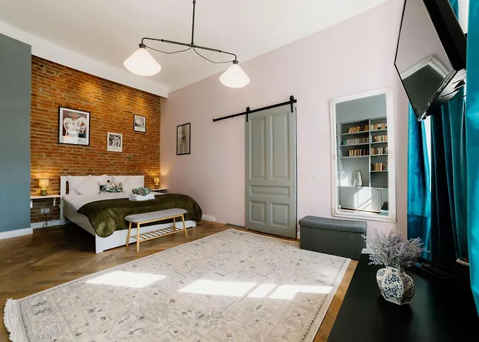 Ela's Chic - Ultracentral, Old Town Braşov