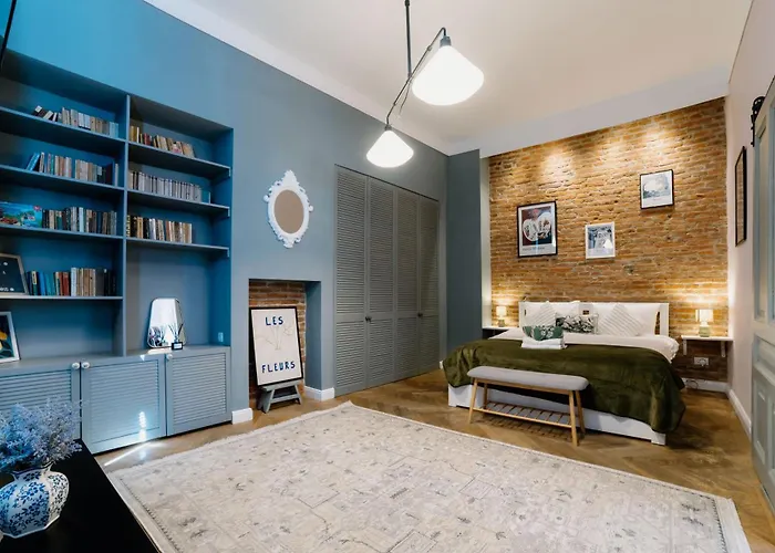 Ela's Chic - Ultracentral, Old Town * Брашов