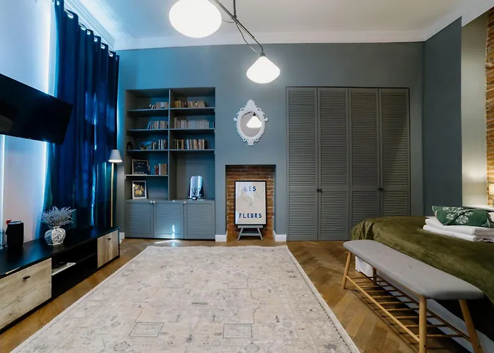 Ela's Chic - Ultracentral, Old Town * Braşov