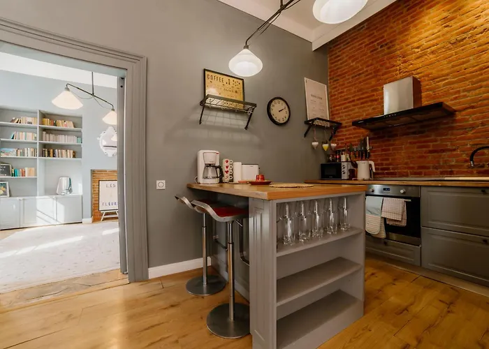 Ela's Chic - Ultracentral, Old Town