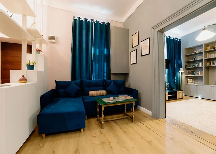 Ela's Chic - Ultracentral, Old Town *