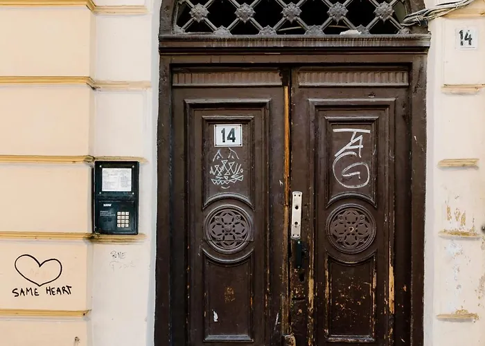 Ela's Chic - Ultracentral, Old Town * Braşov