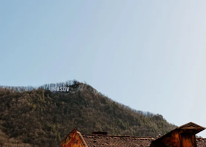 Ela's Chic - Ultracentral, Old Town *